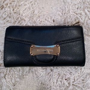 ✨ Will take best offer!✨ Michael Kors Wallet